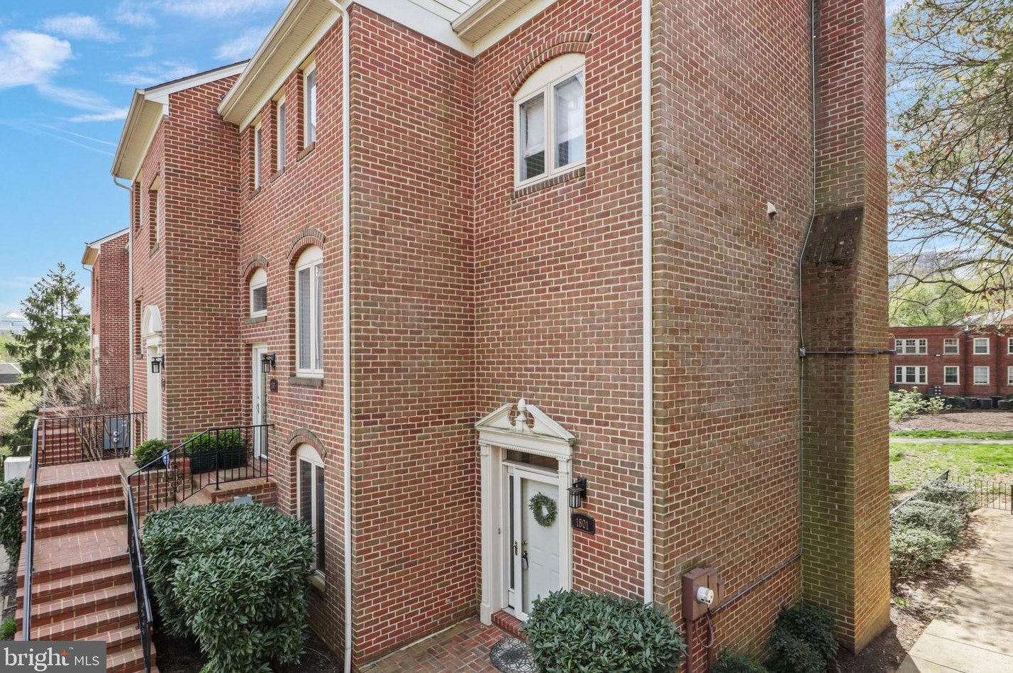 1801 Uhle St, Arlington VA  22201-3546 exterior