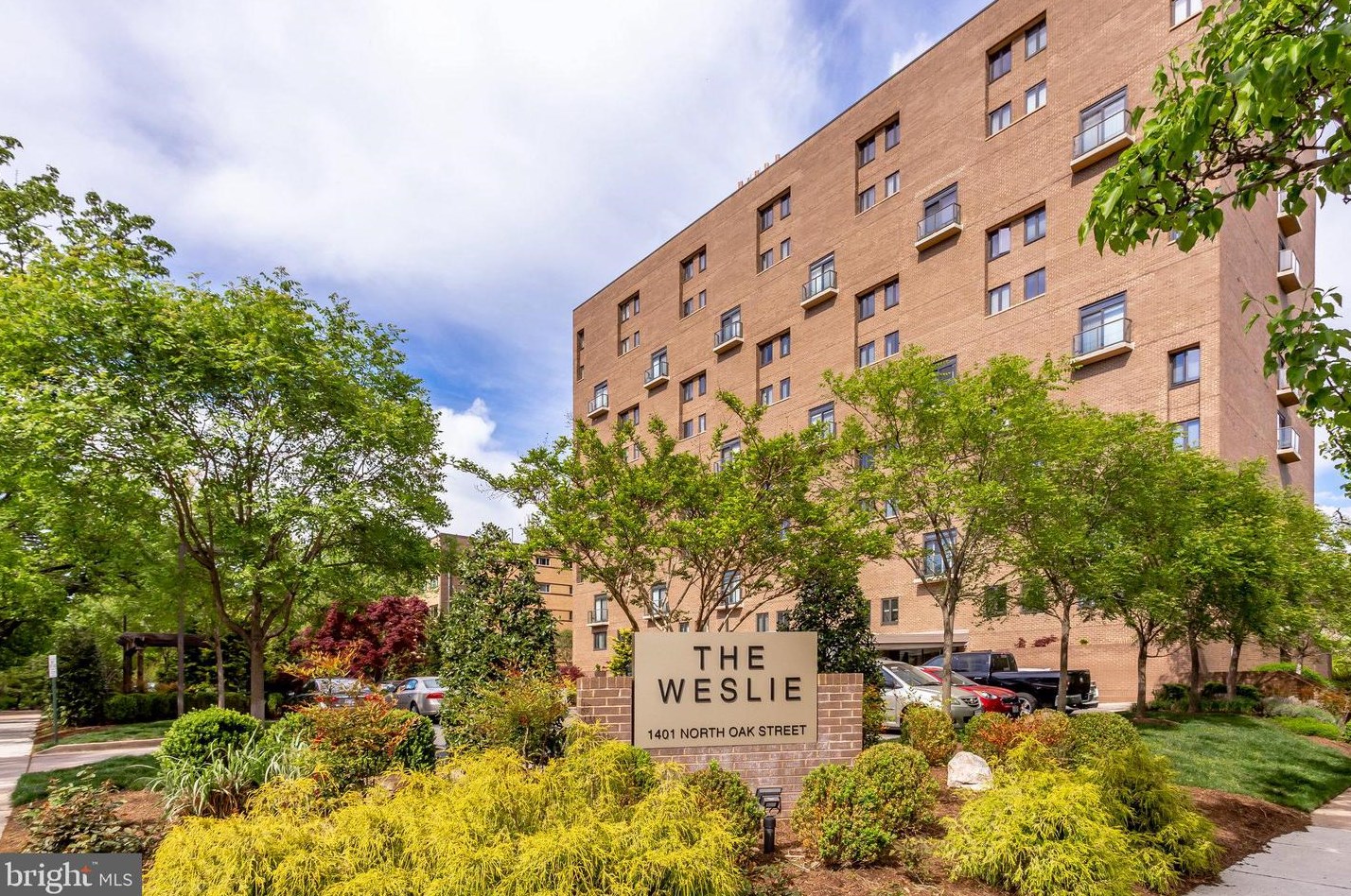 1401 Oak St, Arlington VA  22209-3611 exterior