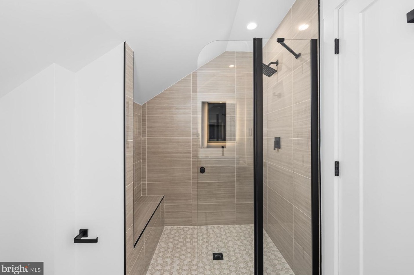 6000 16th St, Arlington VA  22205-2208 exterior