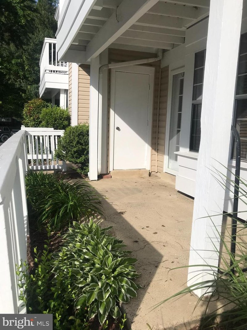 2819 Wakefield St, Arlington VA  22206-1167 exterior