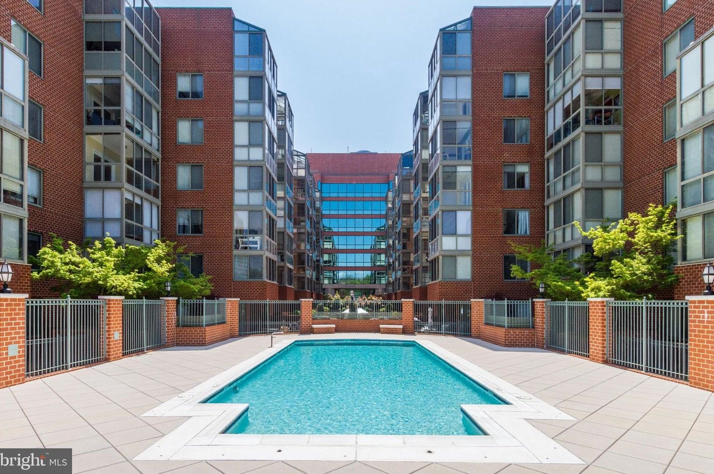 1050 Taylor St, Arlington VA  22201-4706 exterior