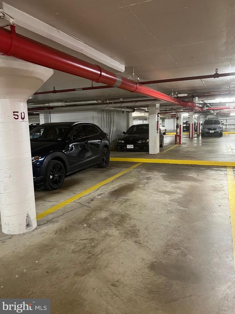 1300 Army Navy Dr, Arlington VA  22202-2054 exterior