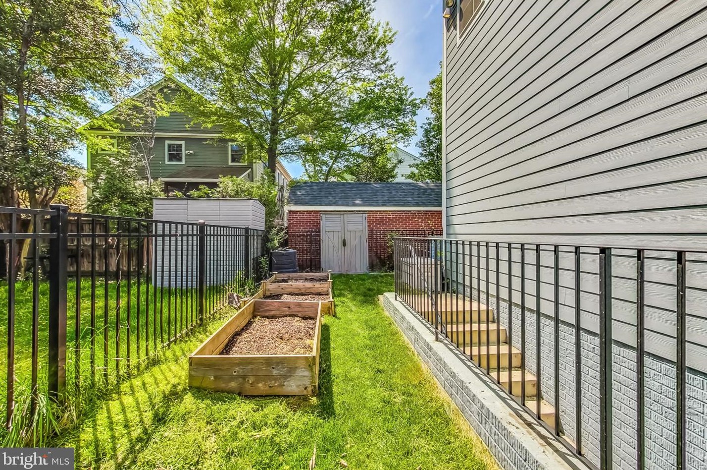 2016 Madison St, Arlington VA  22205-3314 exterior