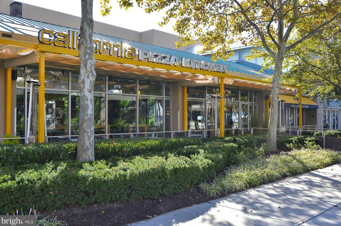 1300 Crystal Dr, Arlington VA  22202-3200 exterior