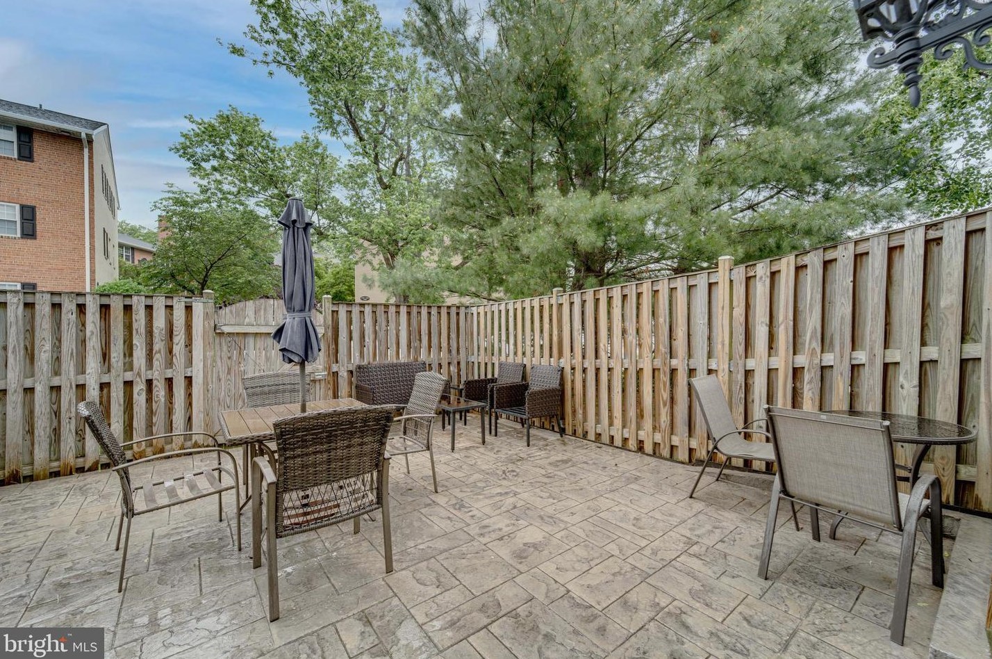 2810 Meade St, Arlington VA  22206-3147 exterior