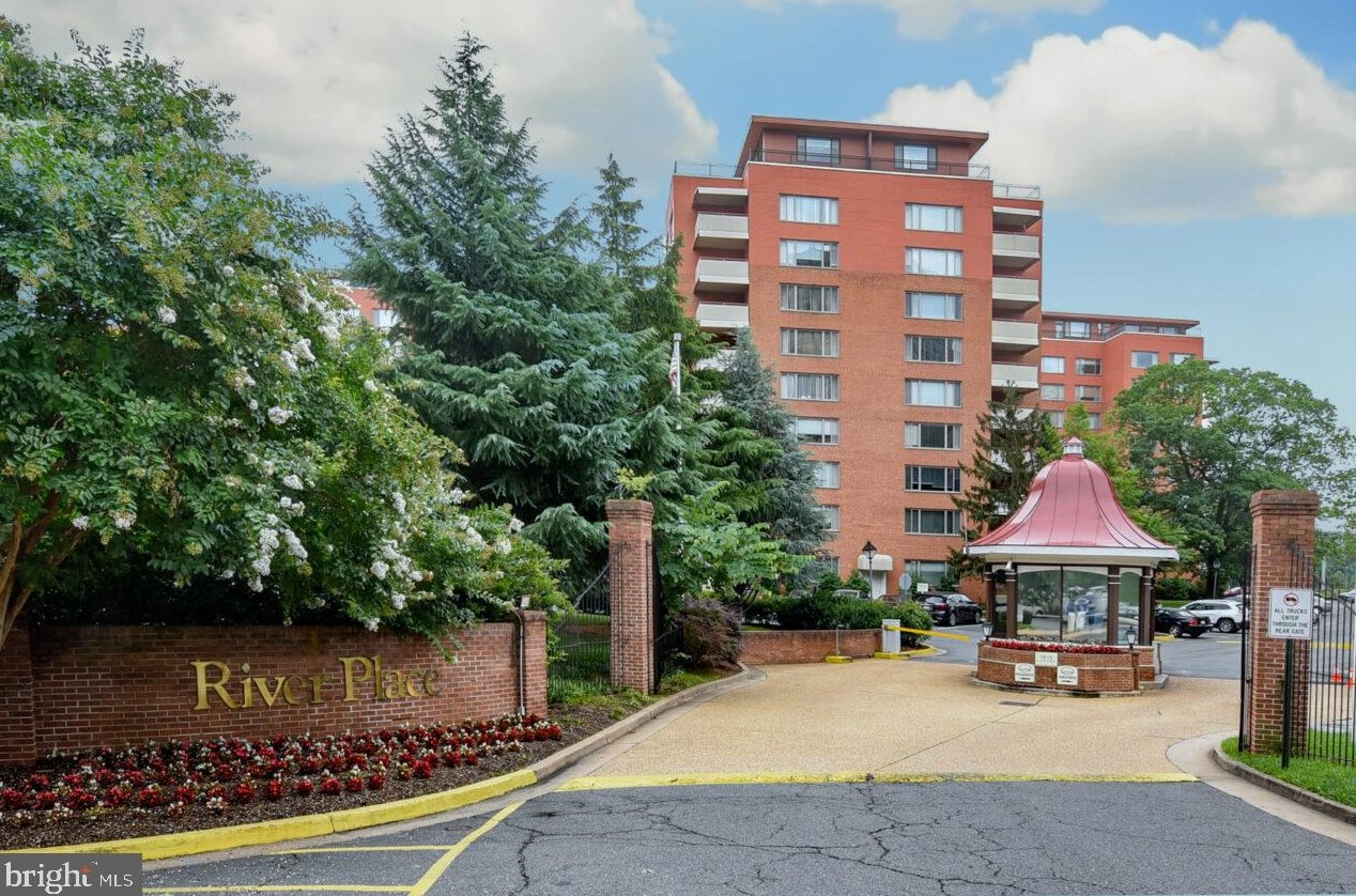 1111 Arlington Blvd, Arlington VA 22209-3201 exterior