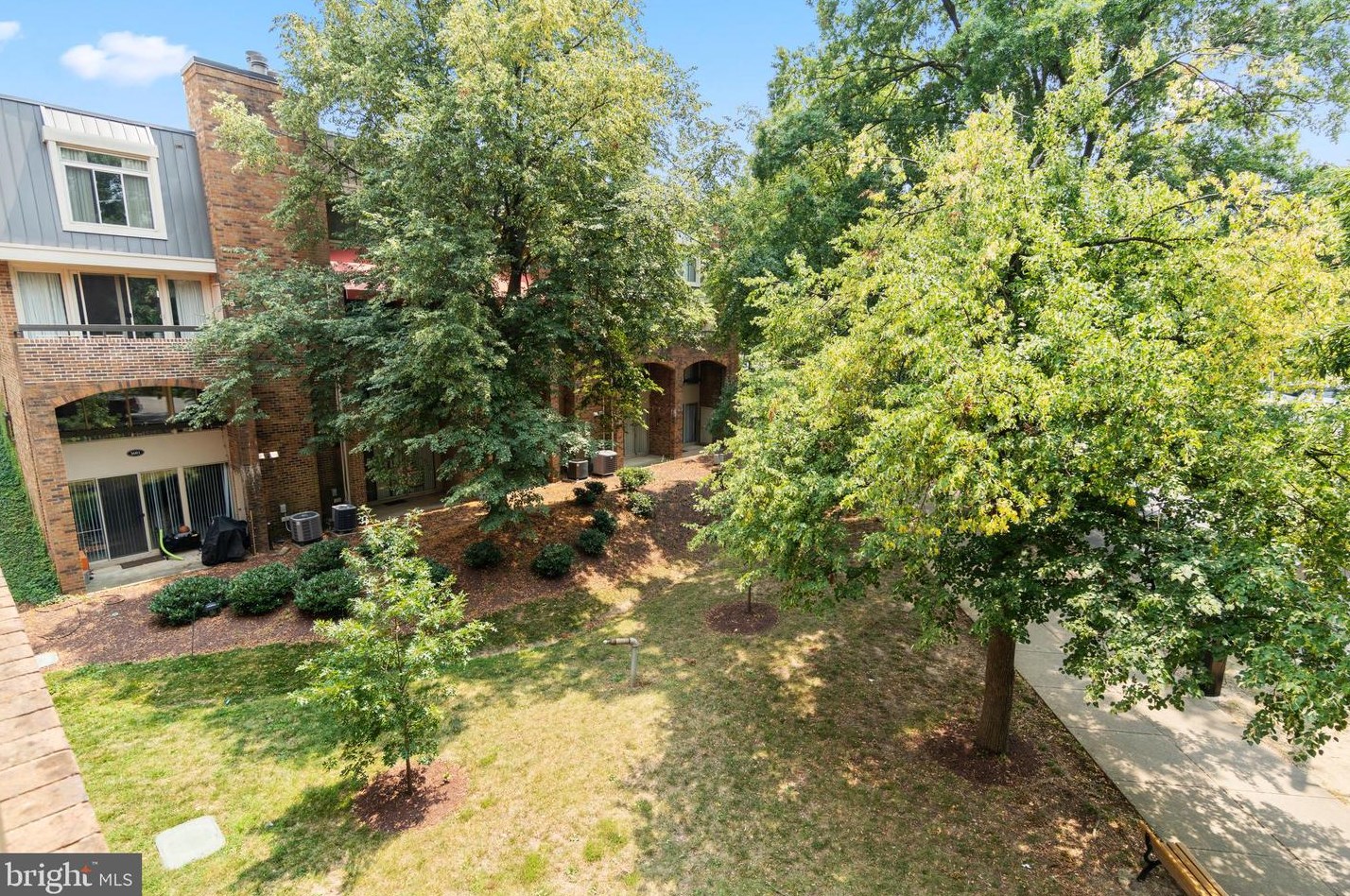 730 15th St, Arlington VA  22202-5575 exterior