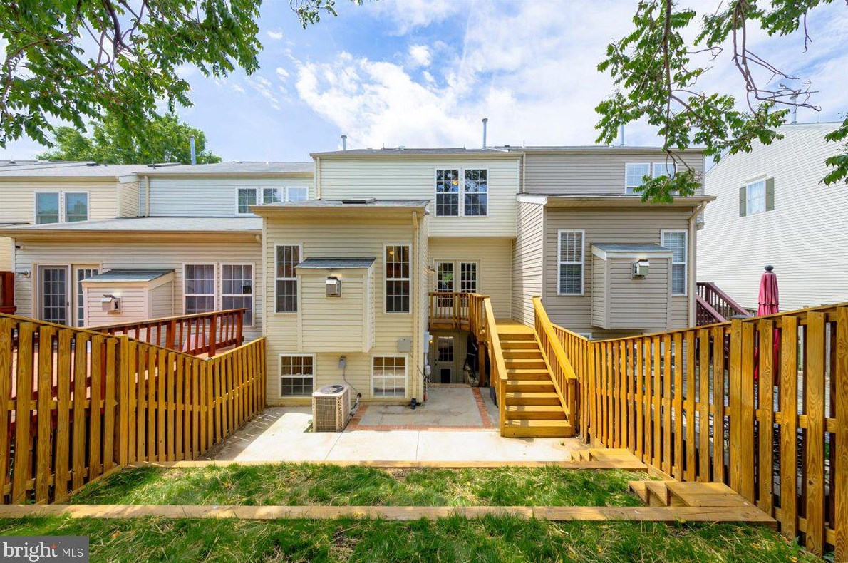 2007 Buchanan Ct, Arlington VA  22207-2096 exterior