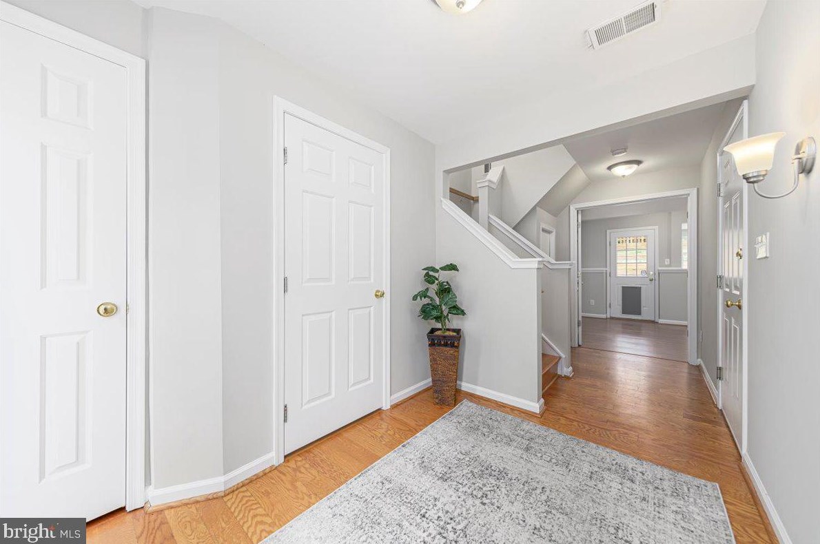 2007 Buchanan Ct, Arlington VA  22207-2096 exterior