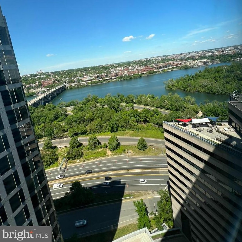 1111 19th St, Arlington VA 22209-1704 exterior