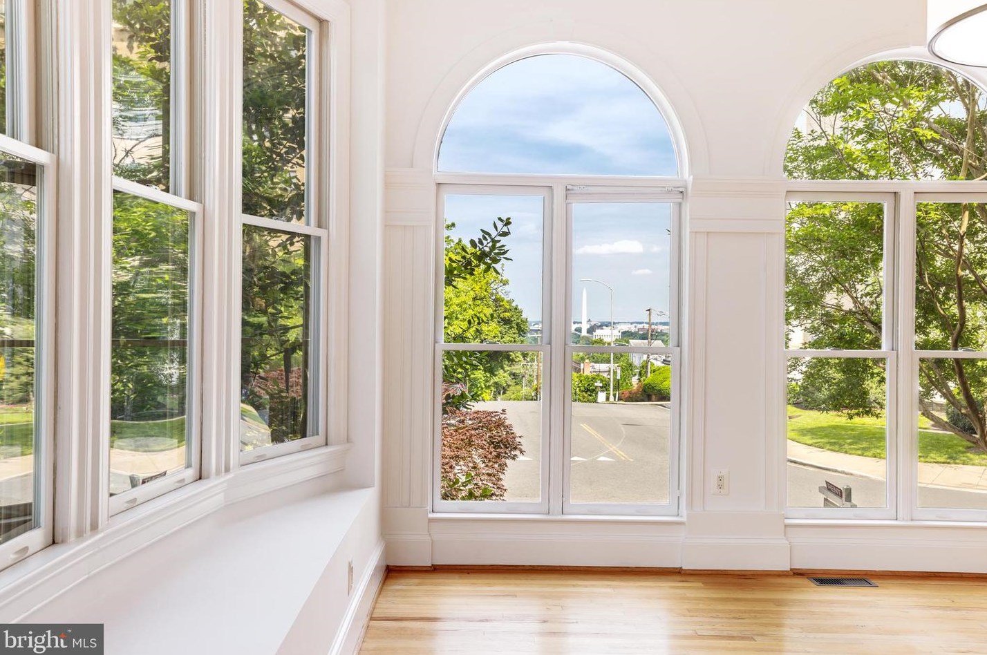 1332 Oak St, Arlington VA  22209-3608 exterior