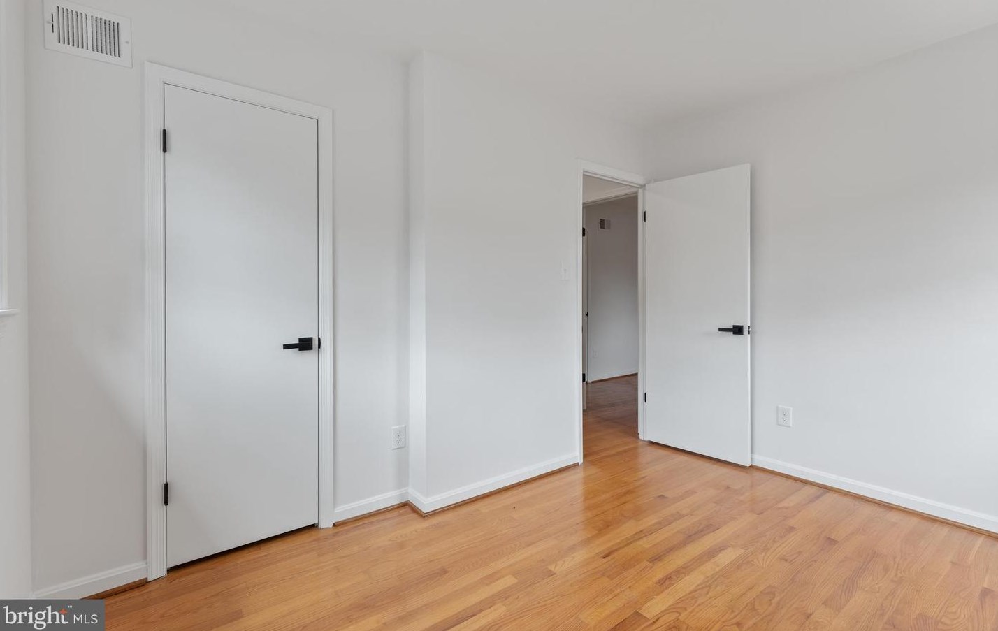 511 Manchester St, Arlington VA 22203-1114 exterior