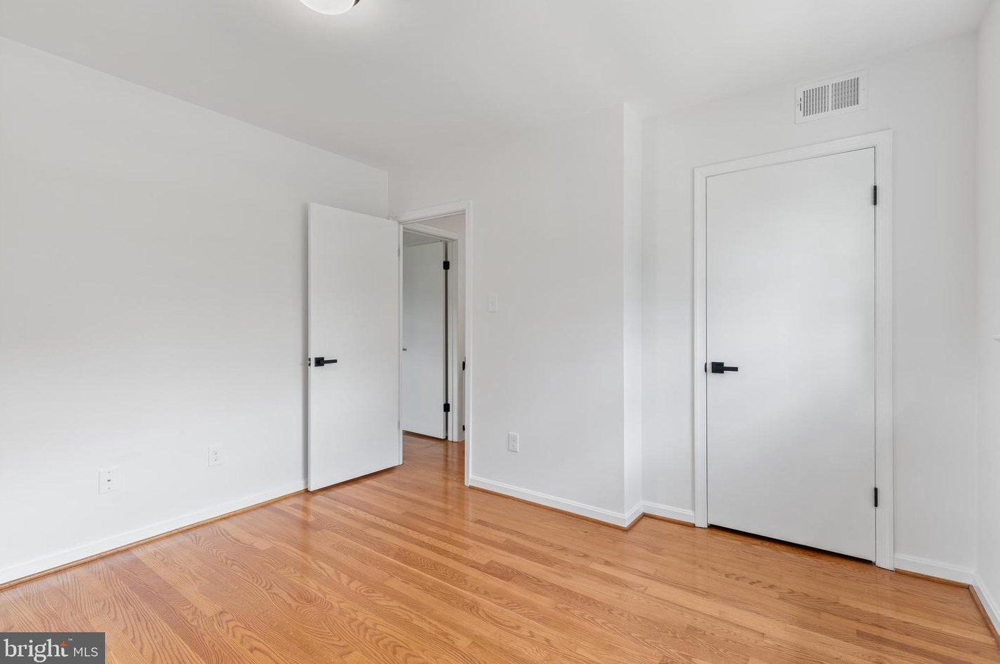 511 Manchester St, Arlington VA 22203-1114 exterior