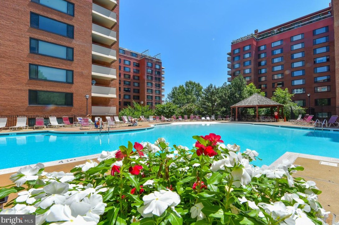 1021 Arlington Blvd, Arlington VA  22209-2225 exterior