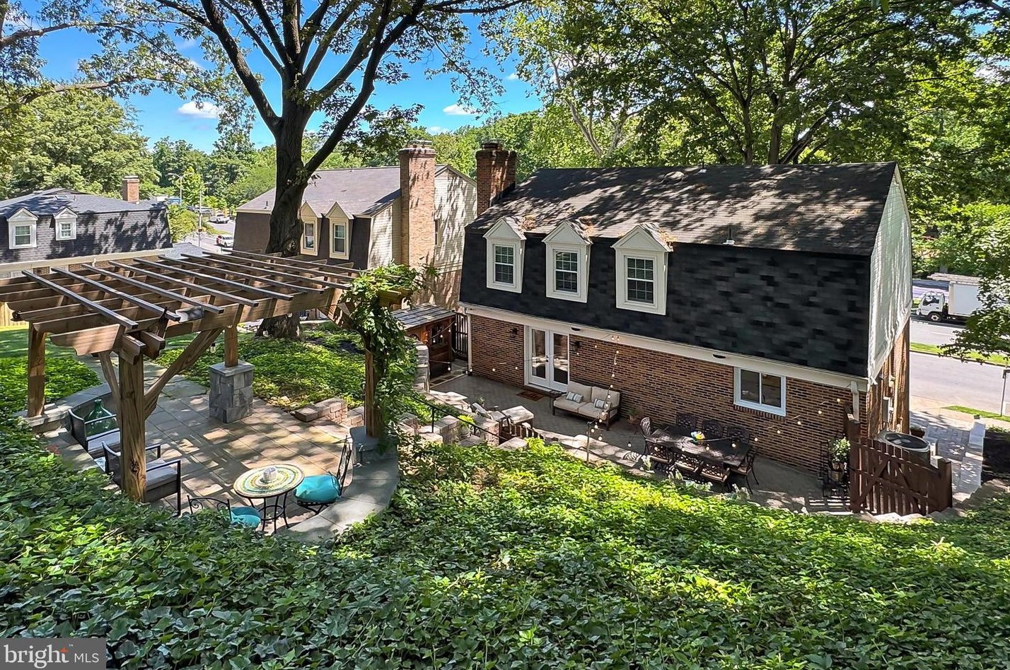 812 George Mason Dr, Arlington VA  22205-1216 exterior