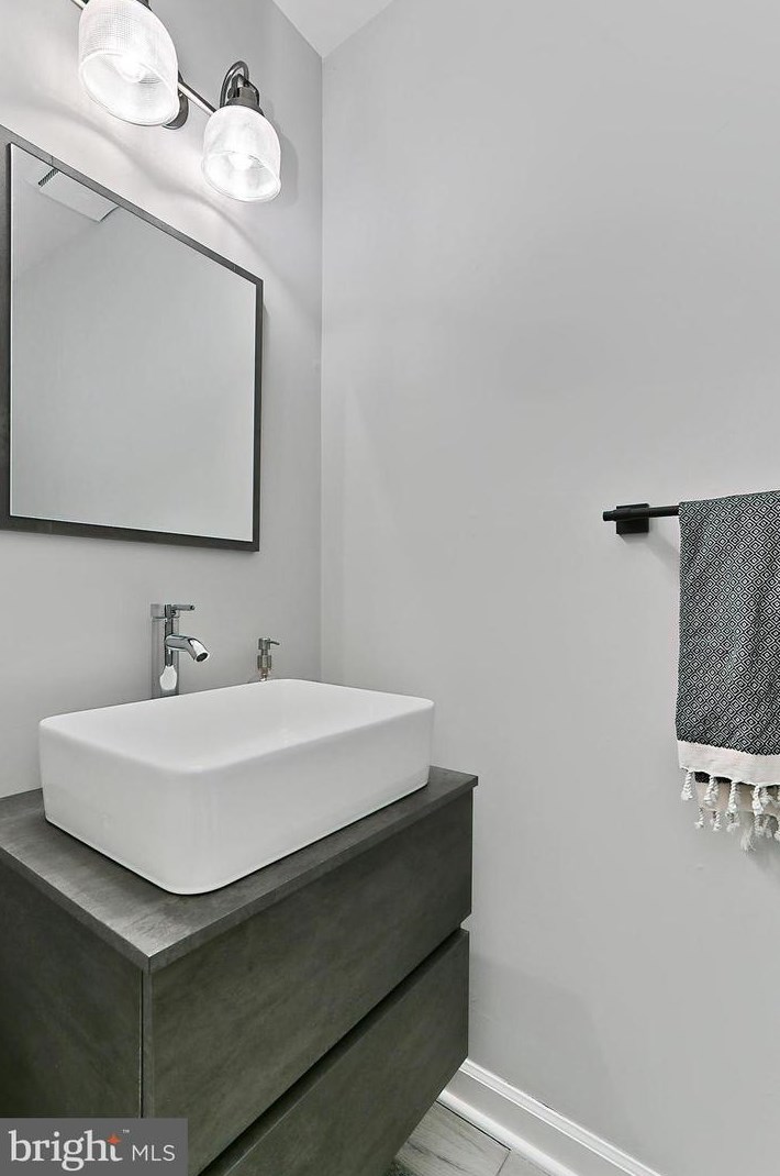 812 George Mason Dr, Arlington VA  22205-1216 exterior