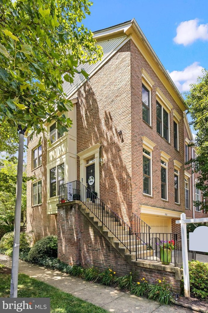1932 Daniel St, Arlington VA  22201-4110 exterior