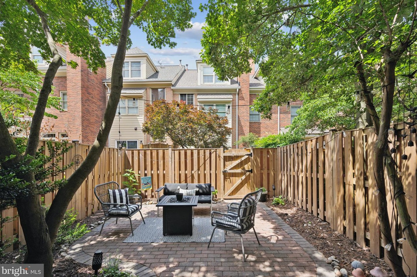 1516 Colonial Ter, Arlington VA  22209-1406 exterior