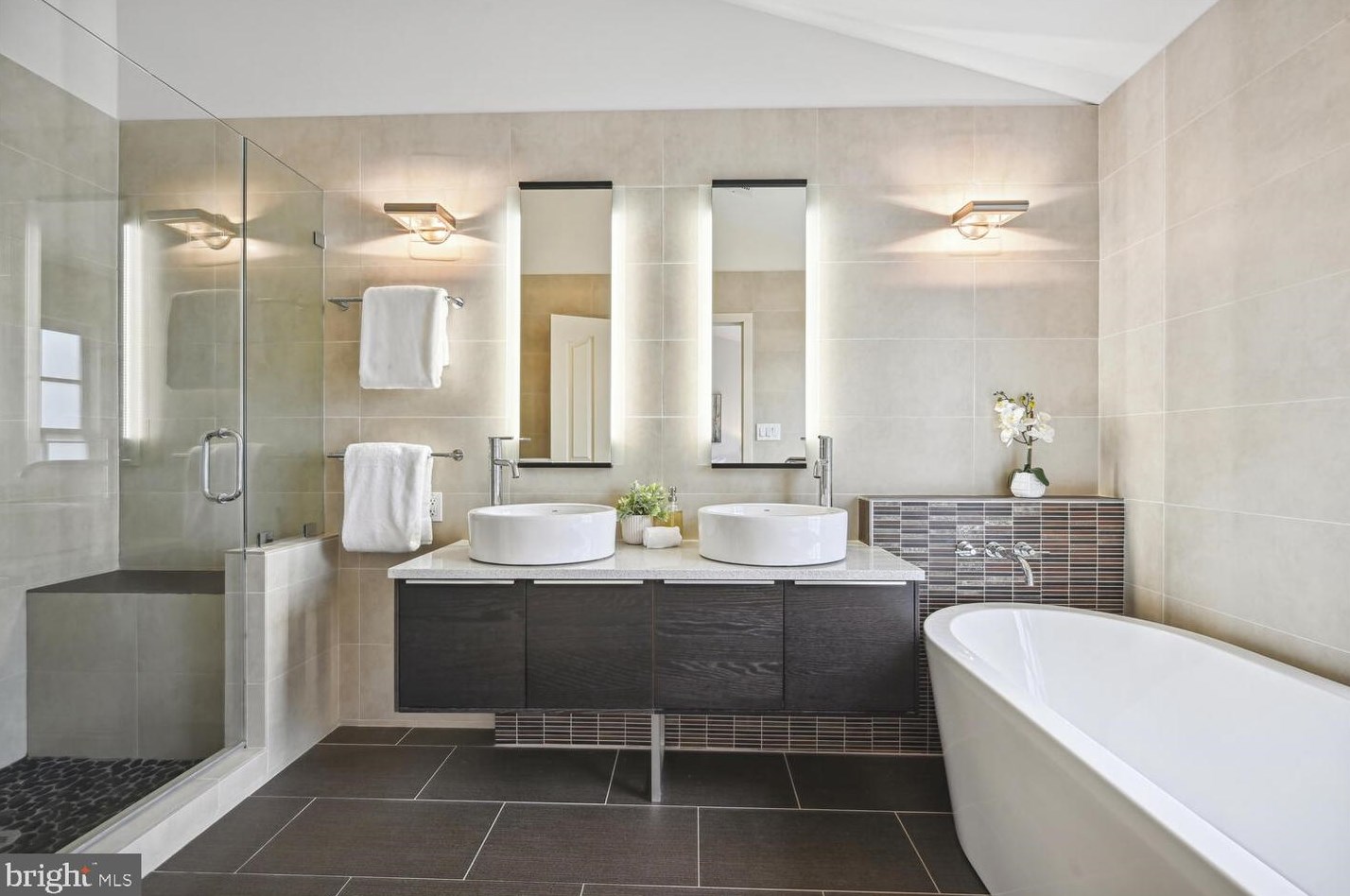 1140 Vernon St, Arlington VA  22201-5756 exterior