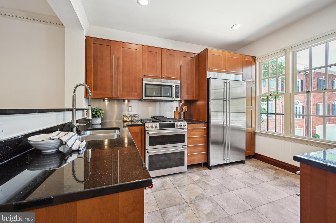 1140 Vernon St, Arlington VA  22201-5756 exterior