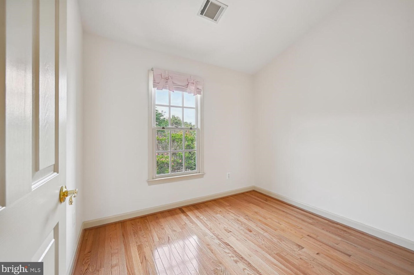 1140 Vernon St, Arlington VA  22201-5756 exterior