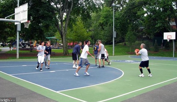 1140 Vernon St, Arlington VA  22201-5756 exterior