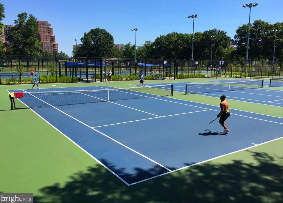 1140 Vernon St, Arlington VA  22201-5756 exterior