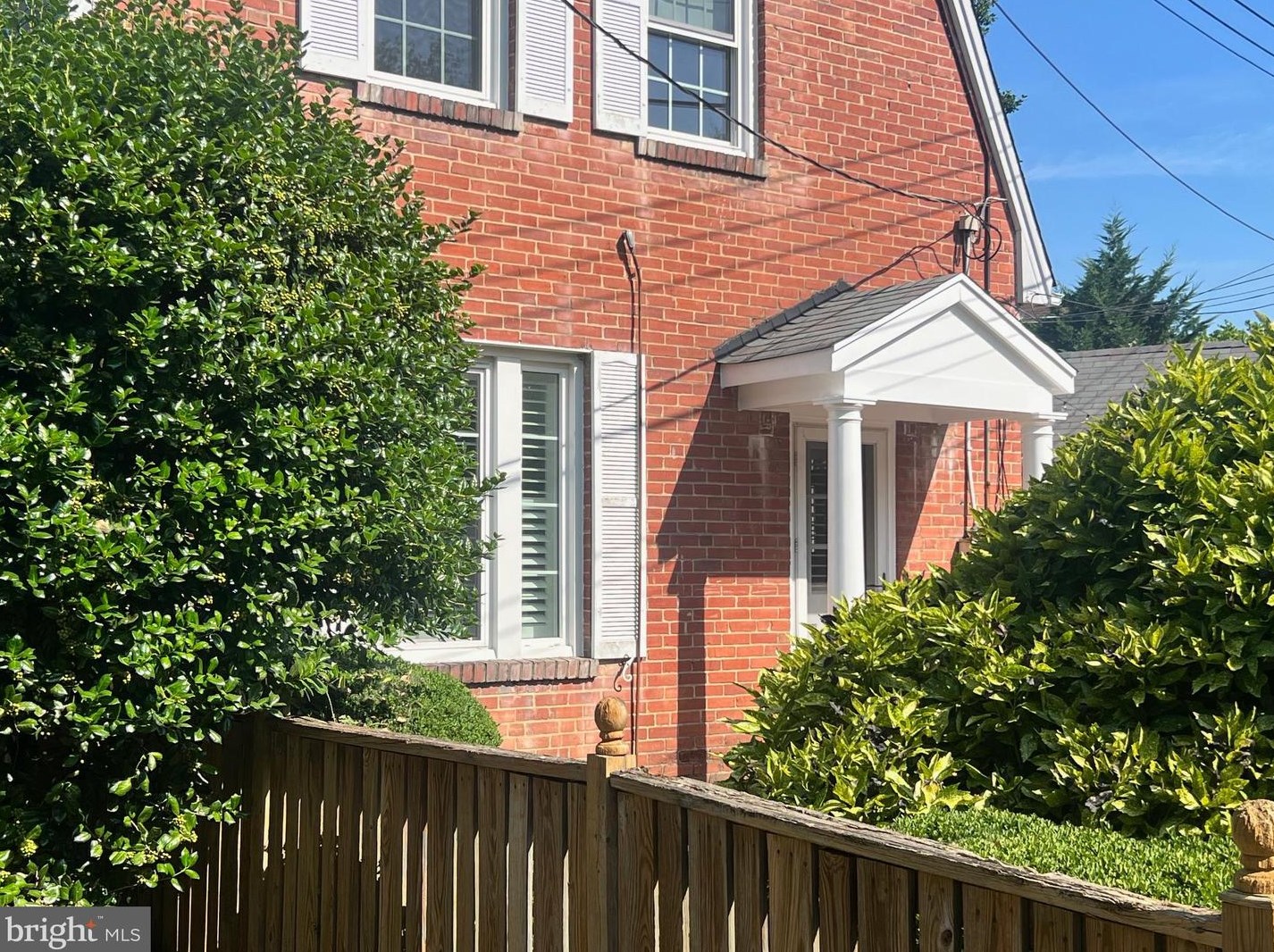 1811 Edgewood St, Arlington VA  22201-4039 exterior