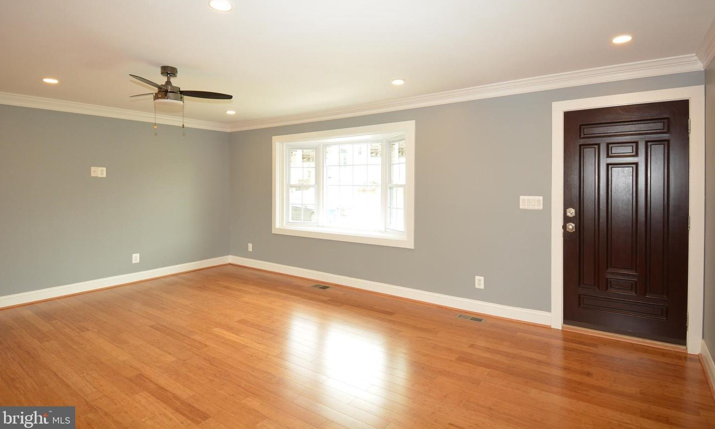 2028 Dinwiddie St, Arlington VA  22206-1066 exterior