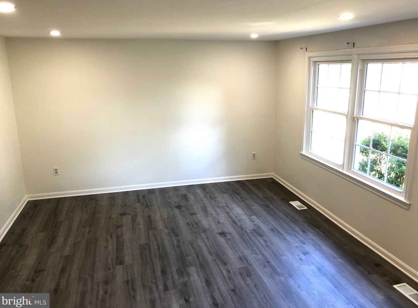 2057 Lincoln St, Arlington VA  22204-5353 exterior