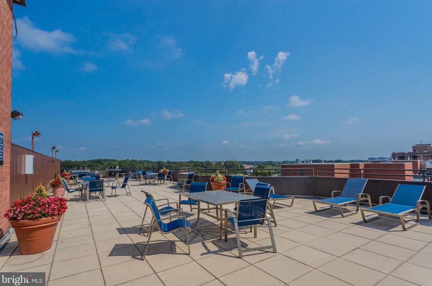 1001 Vermont St, Arlington VA  22201-4763 exterior