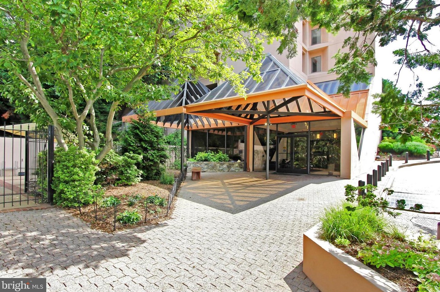 1301 Courthouse Rd, Arlington VA  22201-2502 exterior