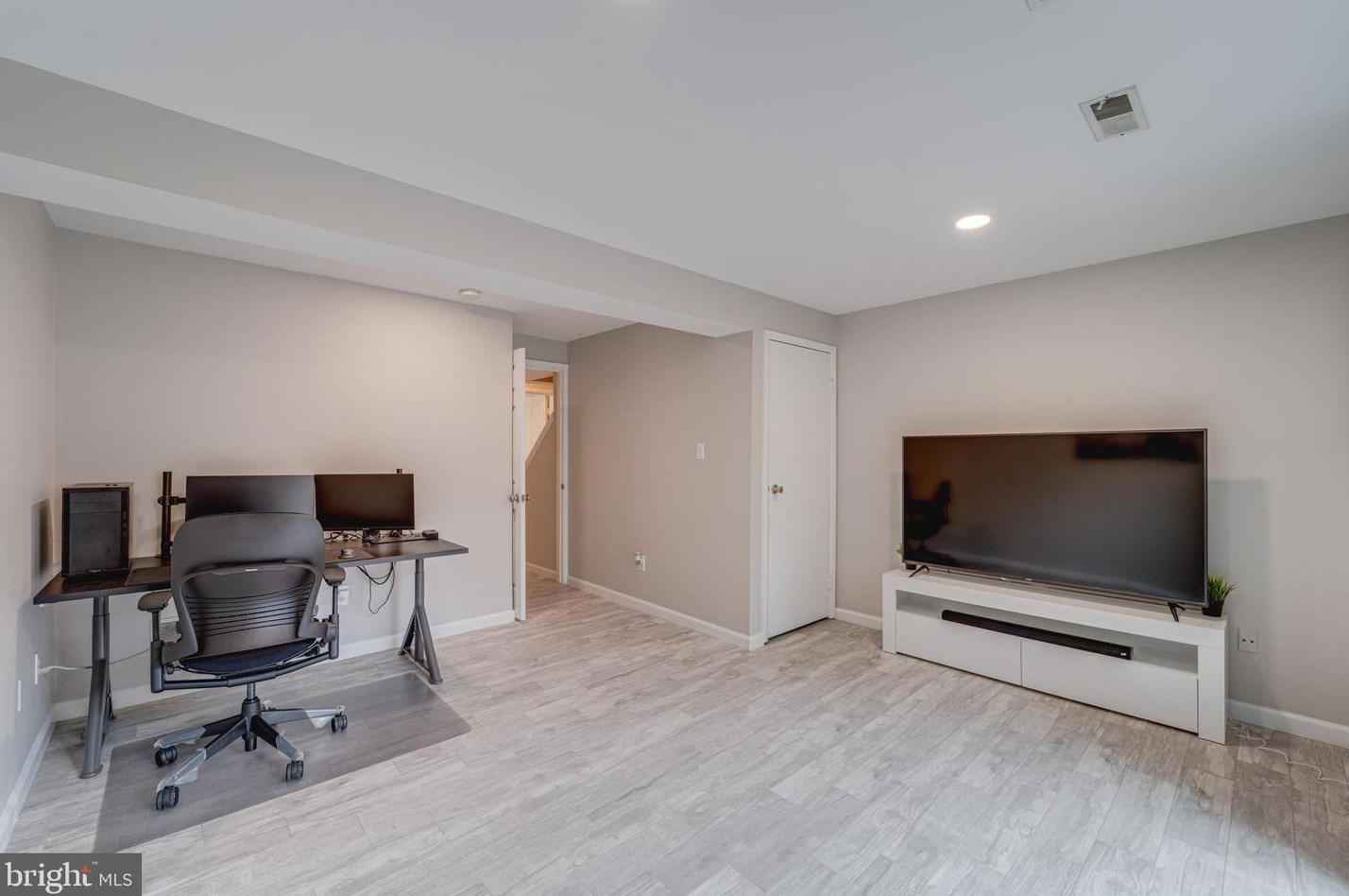 2810 Meade St, Arlington VA  22206-3147 exterior