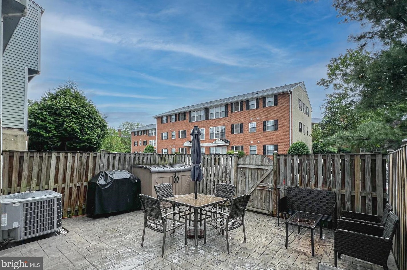 2810 Meade St, Arlington VA  22206-3147 exterior