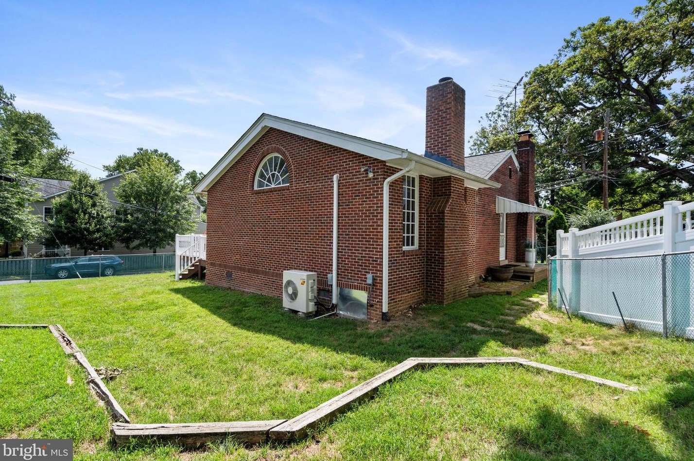 2315 Roosevelt St, Arlington VA  22205-1960 exterior
