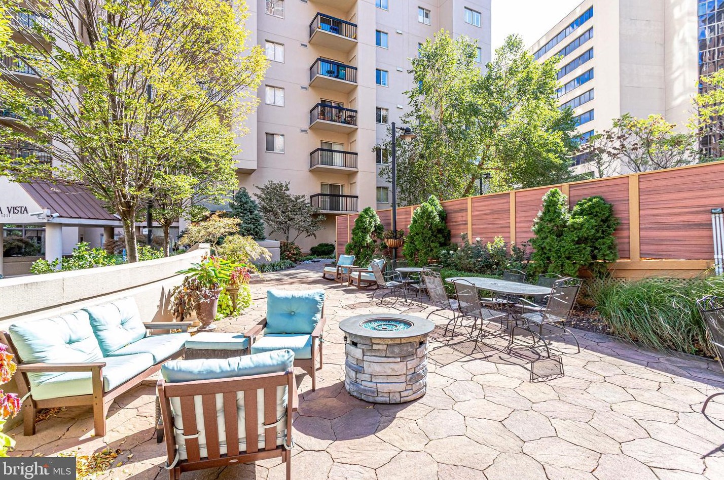 1211 Eads St, Arlington VA  22202-2898 exterior