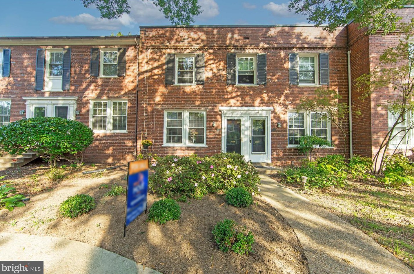 2600 16th St, Arlington VA  22201-3950 exterior