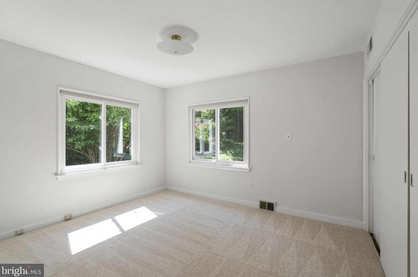 2248 Quebec St, Arlington VA 22207-5213 exterior