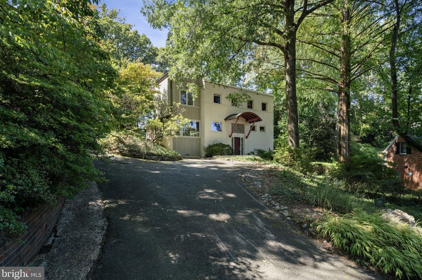 2248 Quebec St, Arlington VA 22207-5213 exterior