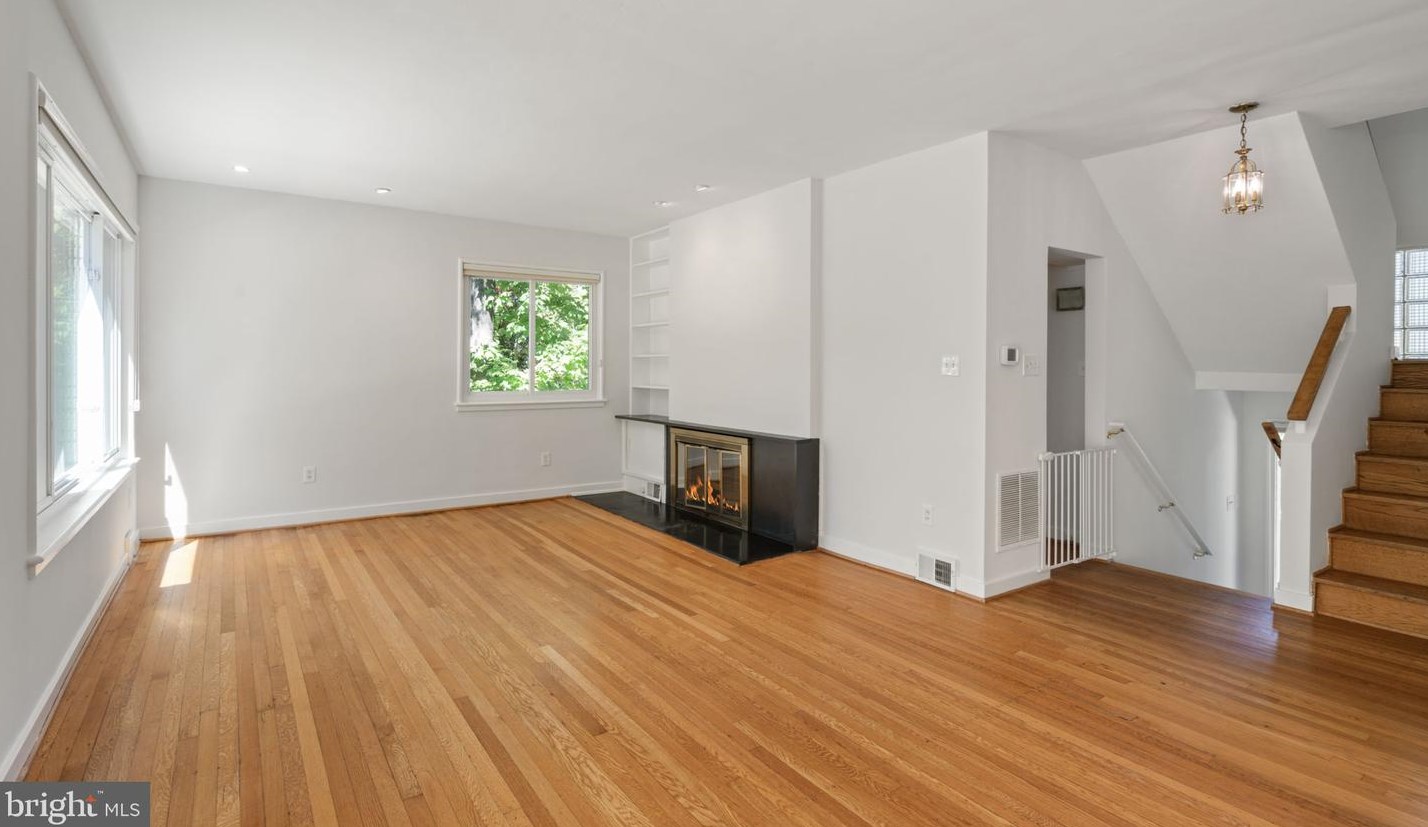 2248 Quebec St, Arlington VA 22207-5213 exterior