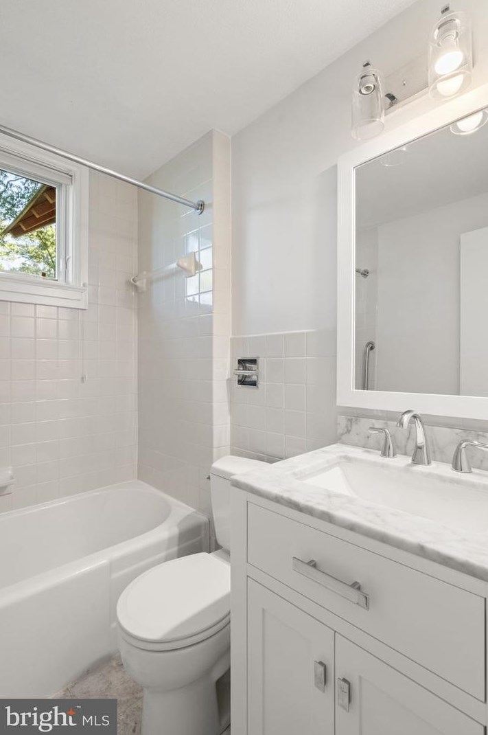 2248 Quebec St, Arlington VA 22207-5213 exterior