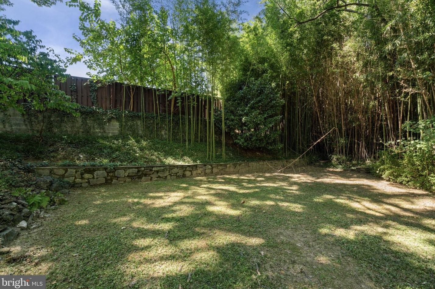 2248 Quebec St, Arlington VA 22207-5213 exterior