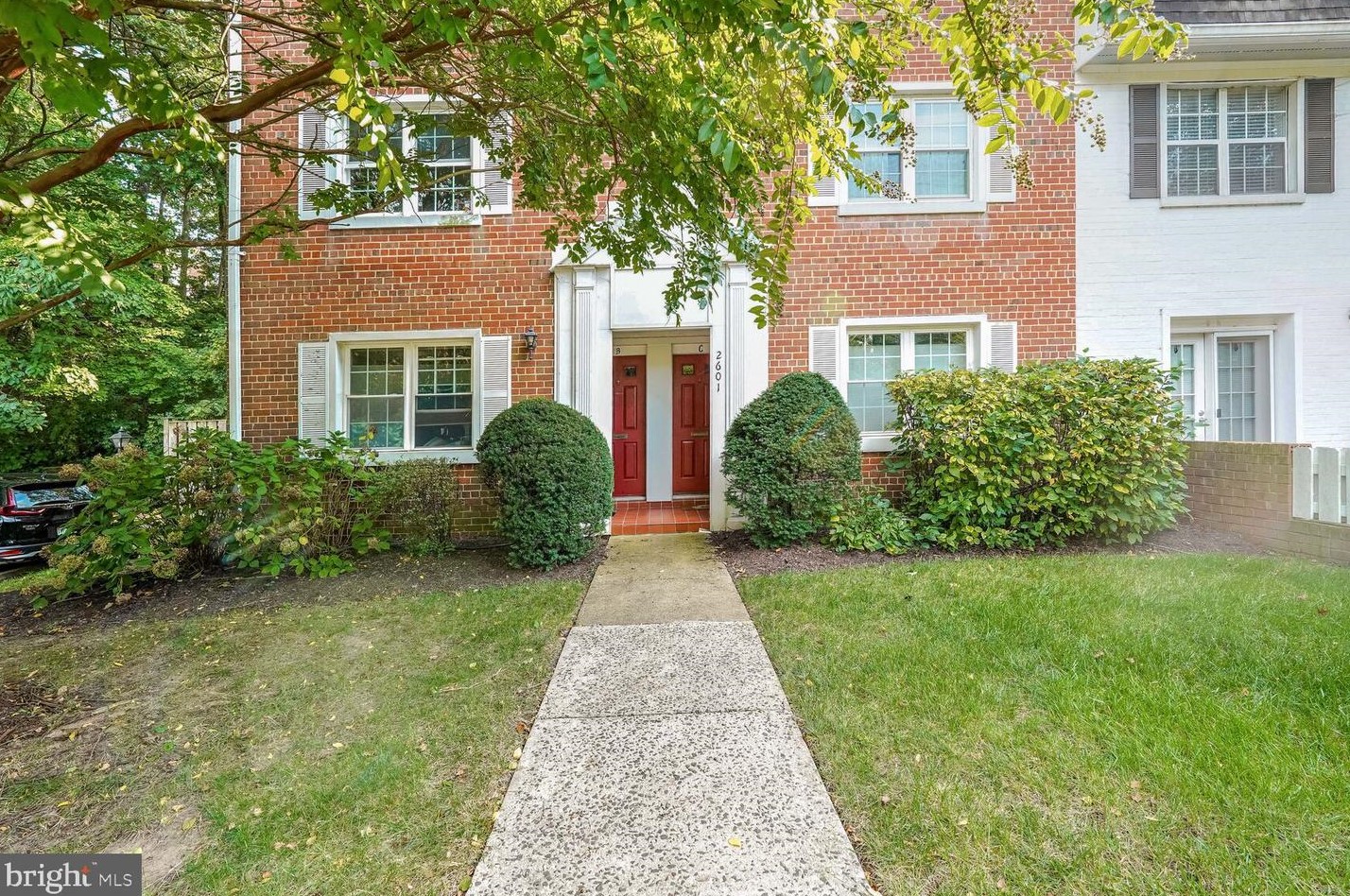 2601 Walter Reed Dr, Arlington VA  22206-1214 exterior