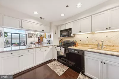 1301 N Courthouse Road N #1810, Arlington, VA 22201 - Photo 3