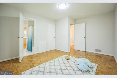 [Address not provided], Arlington, VA 22207 - Photo 17