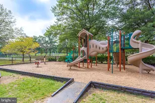 1021 Arlington Blvd, Arlington, VA 22209 - Photo 13