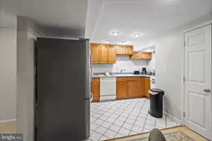 1233 S Oakcrest Rd, Arlington, VA 22202 - Photo 21