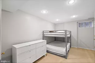 1233 S Oakcrest Rd, Arlington, VA 22202 - Photo 11