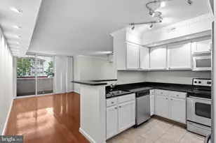 880 N Pollard Street N, Arlington, VA 22203 - Photo 5