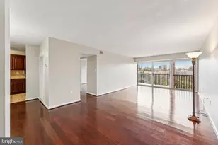 1300 Army Navy Dr, Arlington, VA 22202 - Photo 9